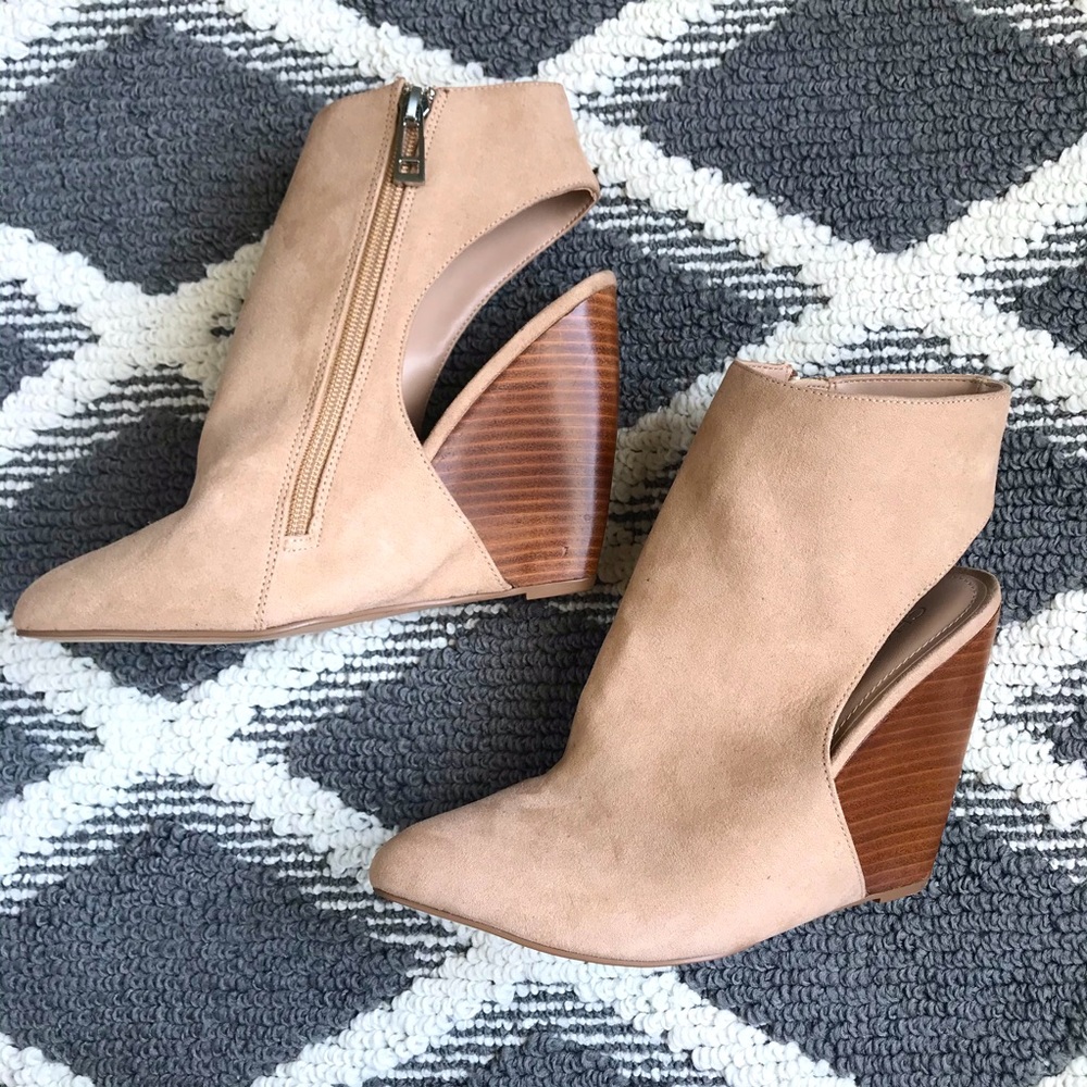 Charles by Charles David Tan Suede Zip Up Wedge Ankle Booties Size 8.5M Cut Out